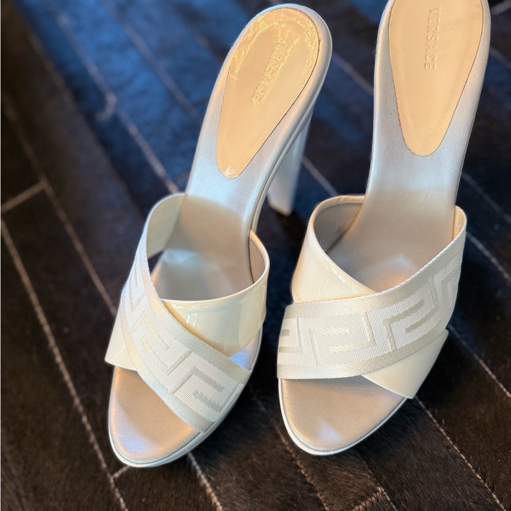 NEW Versace size 42 Heels - slip on mule style with greca motif - Never worn! - Picture 2 of 5